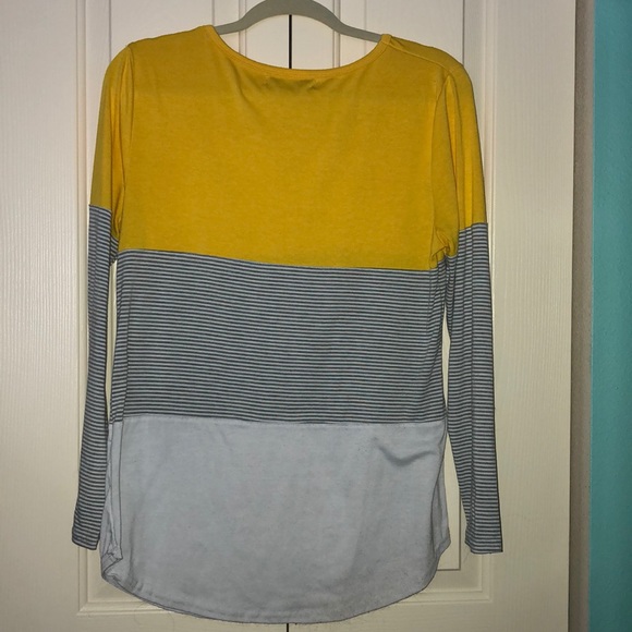 Yellow, Gray, White Long Sleeve Size M - Picture 3 of 3